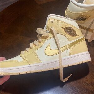 Nike air Jordan 1 mid W9.5
